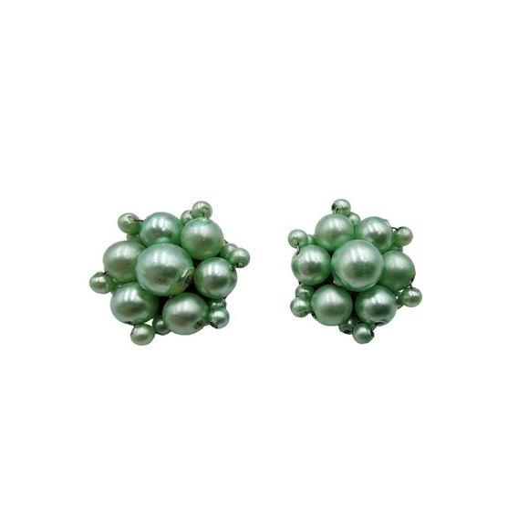 Stunning Vintage Mint Green Faux Pearl Cluster Clip On Earrings Hong Kong - Picture 1 of 6